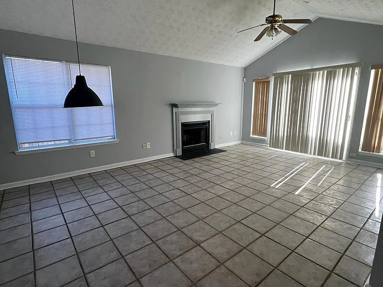 1223 Avery Dr — Photo 1