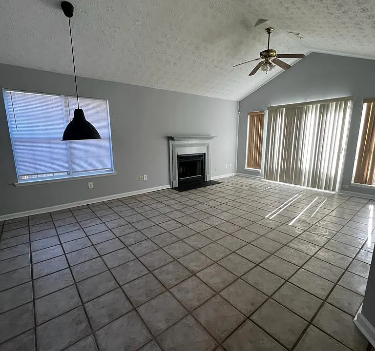 1223 Avery Dr