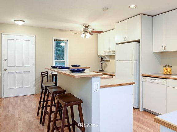 4th image of 1900 N Northgate Way #1942