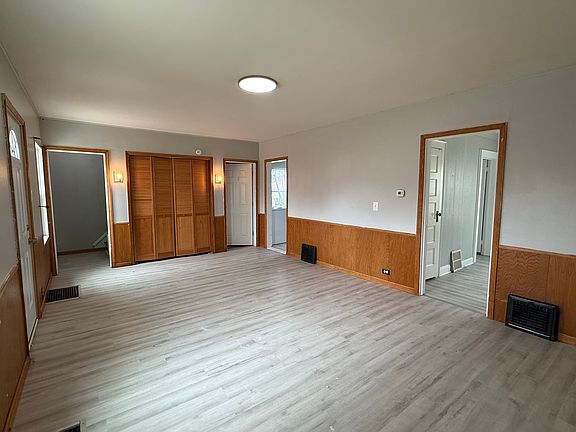 3rd image of 505 E Irvington Ave