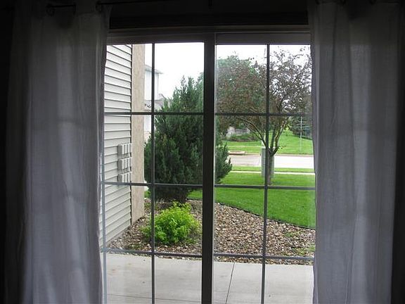 4th image of 560 Penn Ct Unit 1