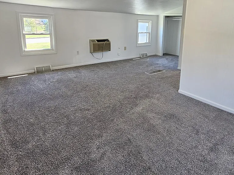 4660 Darrow Rd — Photo 26