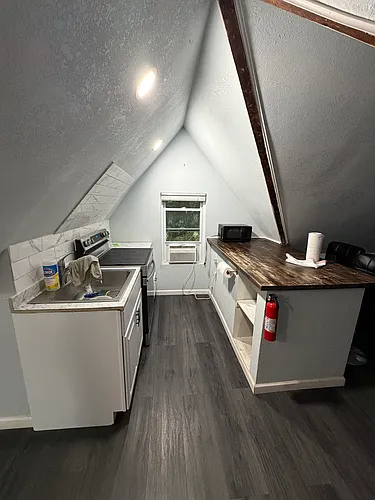 127 W 33rd St #3 Photo 1