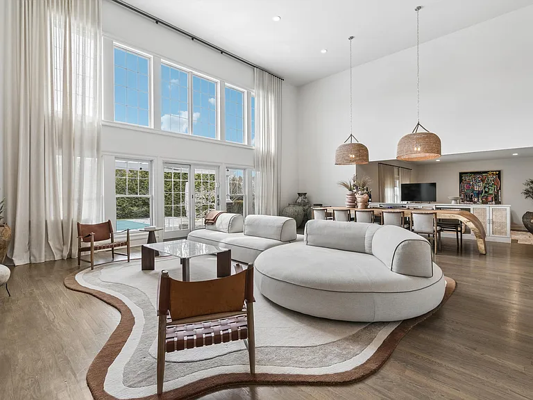 22 Summer Dr — Photo 2