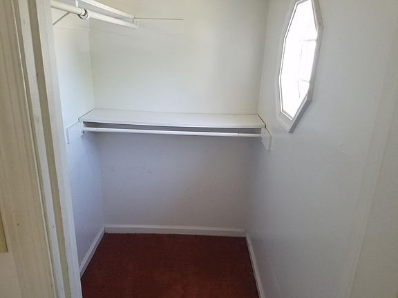 Walk in closet fr.roomI