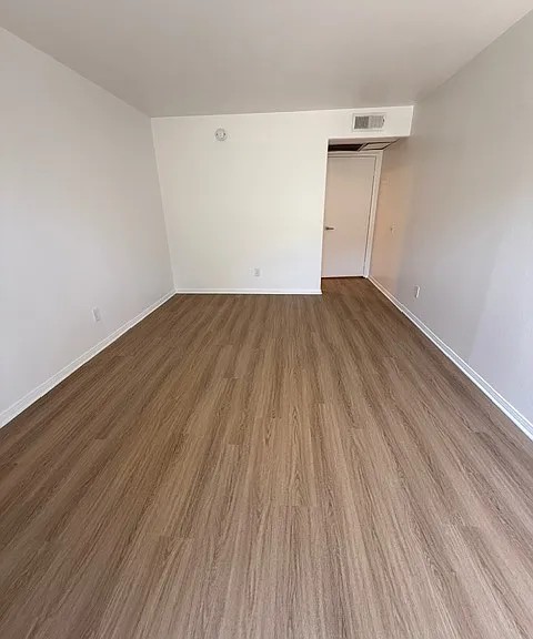 Canoga Luxury Apartments — Photo 39