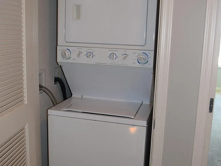 825 W Beech St W #401 — Photo 17