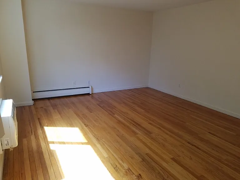 550 Whitney Ave #14 — Photo 7
