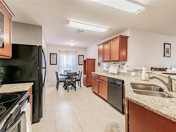 4th image of 2117 Geneva Dr