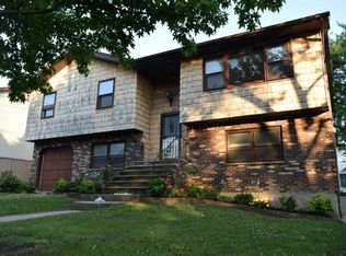 34 Armour Pl, Staten Island, NY 10309