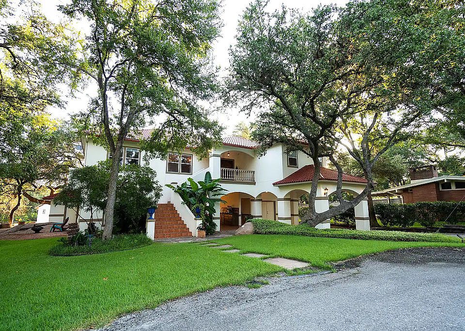 1st image of 327 Elm Lodge Dr