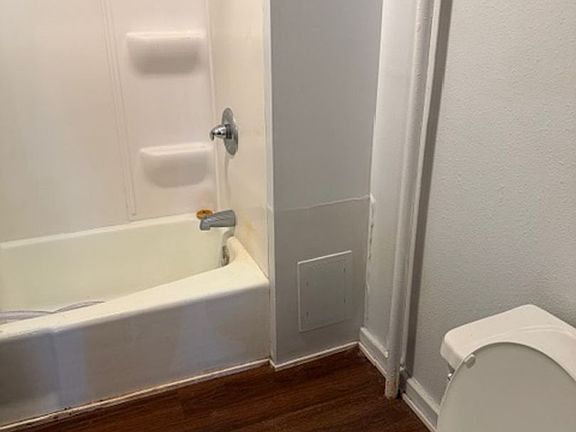 5th image of 215 1/2 E 5th St #210
