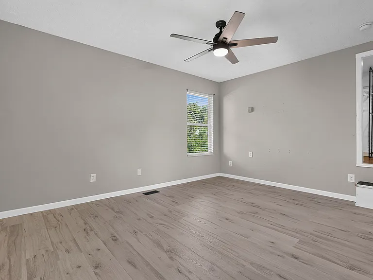 9166 Windy Creek Dr — Photo 15