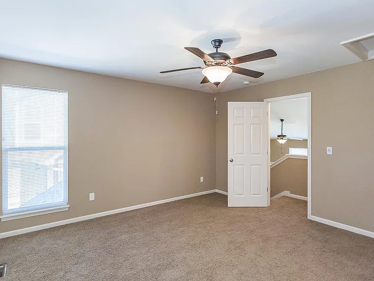 Parkway Oaks Townhomes and Duplexes — Photo 15