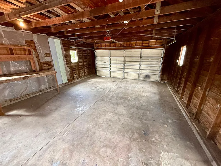 1329 Elm St — Photo 43