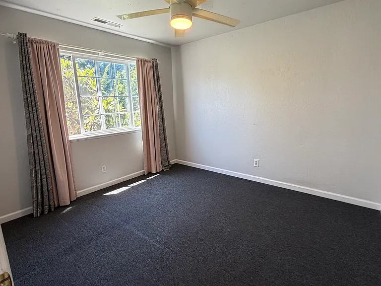 1829 Kinsley St — Photo 37