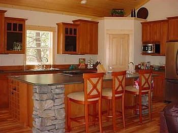Elegant kitchen with breakfast bar