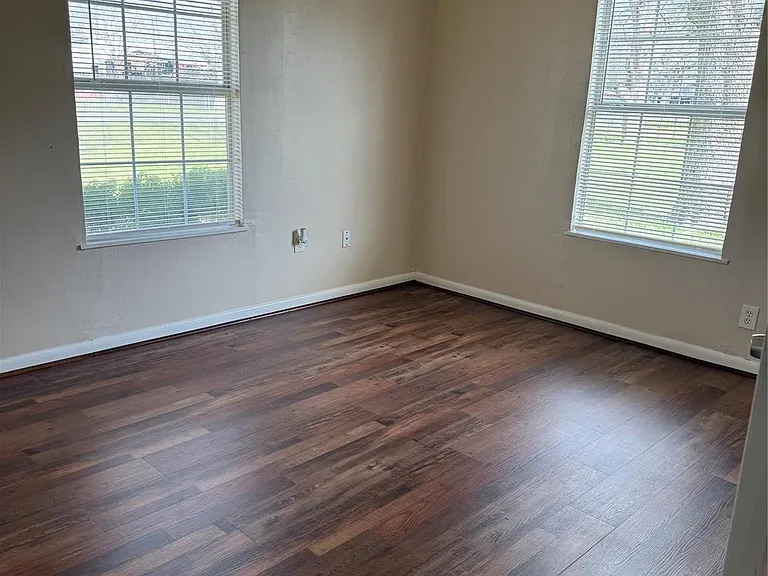 5702 Pine Ave — Photo 16