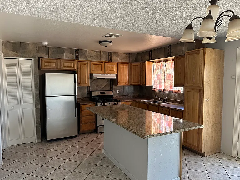4920 W Palm Ln — Photo 2