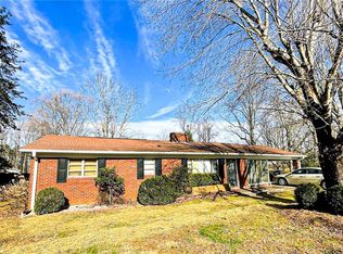 652 N Old 52 Rd, King, NC 27021
