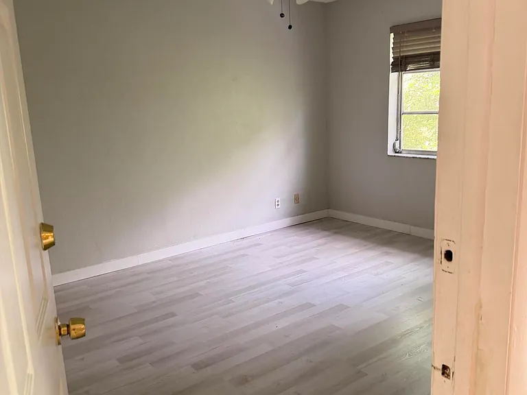 1400 NE 57th St #302 — Photo 5