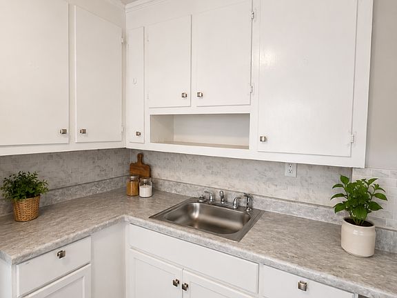 3rd image of 1112 E 16th St