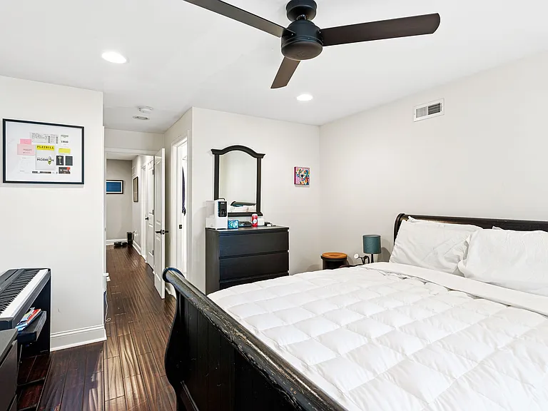 2318 E Thompson St — Photo 14