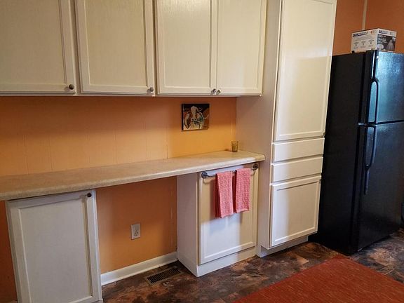 4th image of 2411 Moore Ave NW