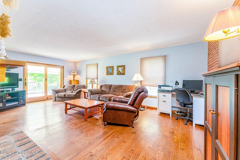 5th image of 6046 Johnston Road