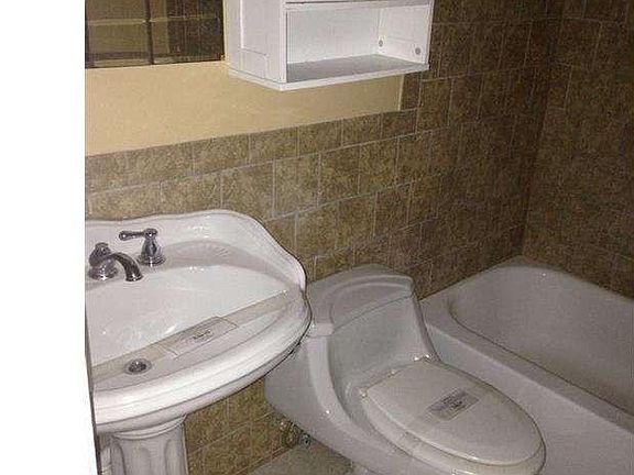 4th image of 28 Silver Lake Ter APT 24