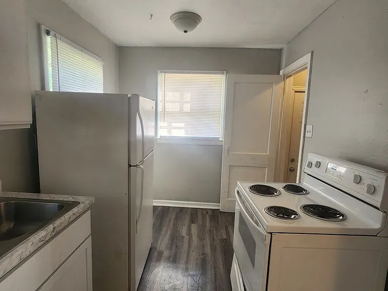 3519 N Sherman Dr — Photo 8