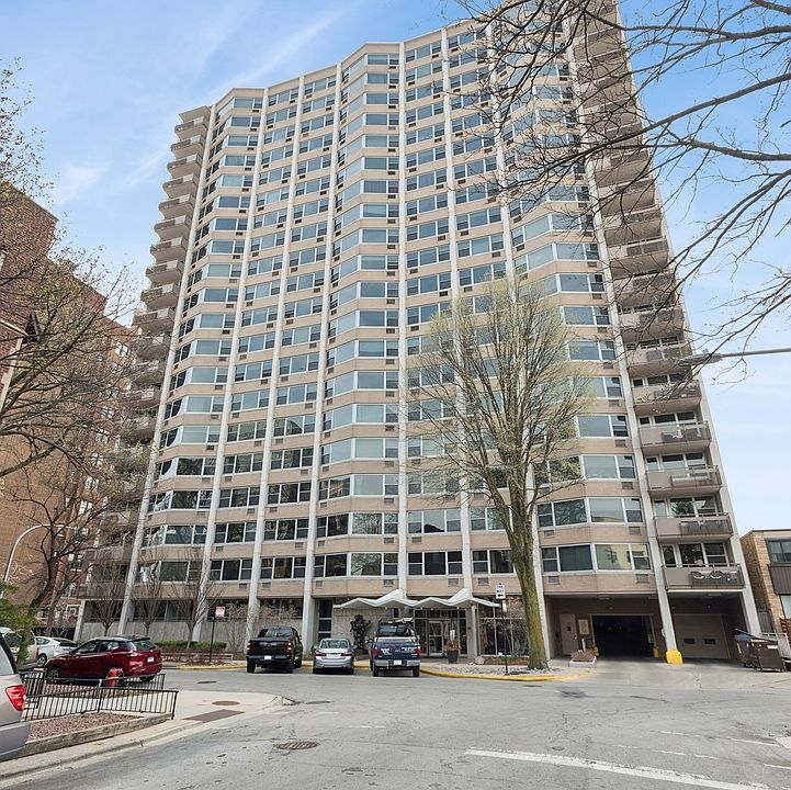 1st image of 555 W Cornelia Ave APT 1310