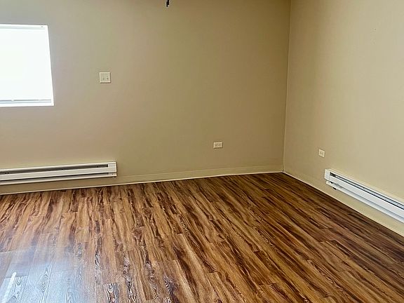 3rd image of 690 W Judson St APT 4