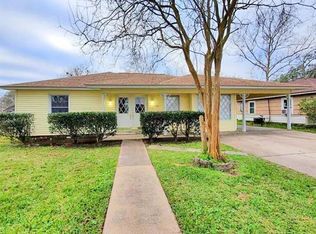 1104 Nottingham Dr, Angleton, TX 77515