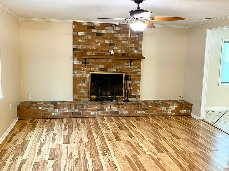 1315 Whitfield Park Dr — Photo 3