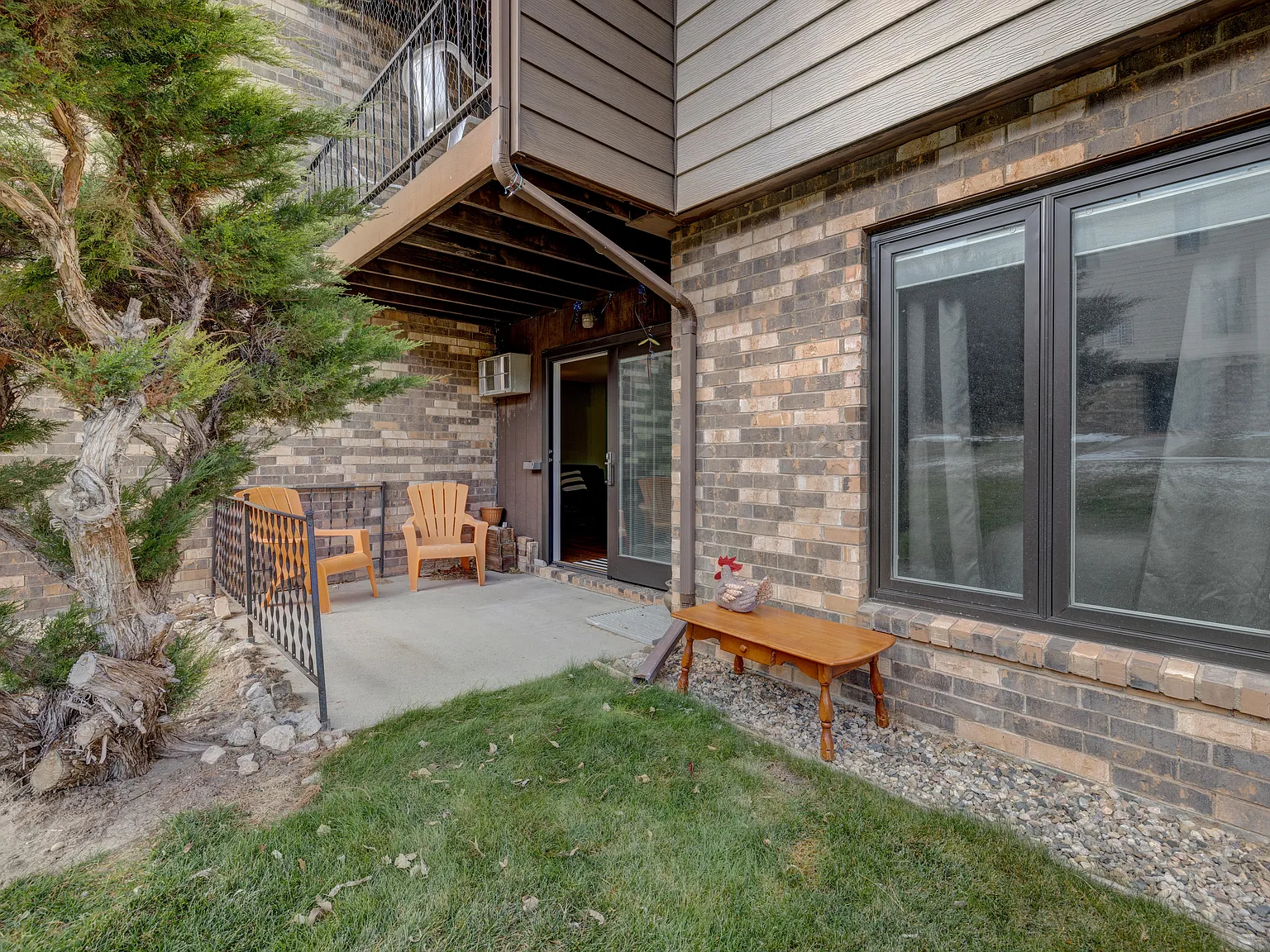 4440 S Poplar St — Photo 2