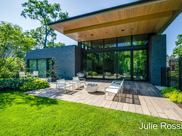 102 Mercer Dr SE, Grand Rapids, MI 49506