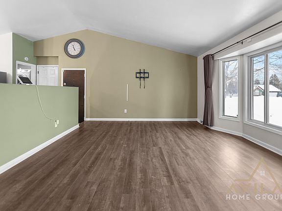 3rd image of 4465 Wintergreen Dr SE