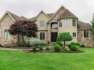 2404 Pine Valley Dr, Willoughby Hills, OH 44094