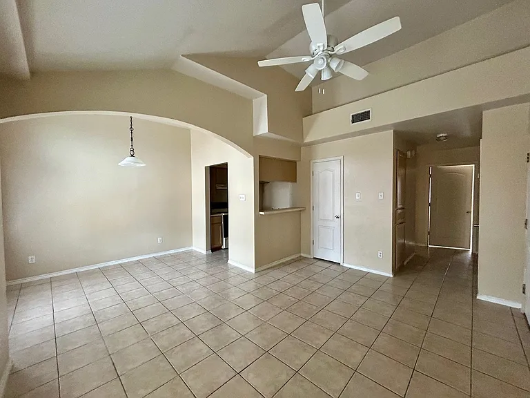 203 Martingale Ln #40 — Photo 5