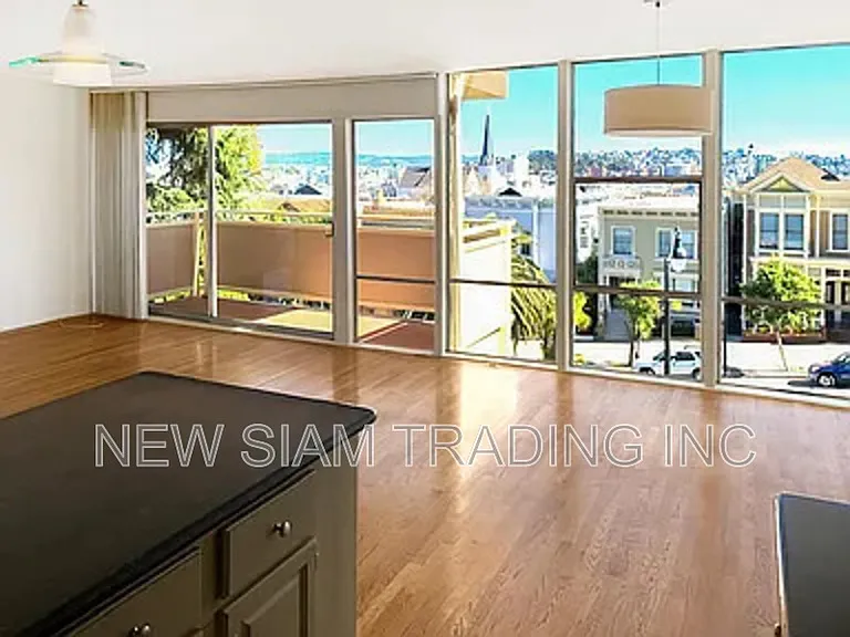 1040 Dolores St — Photo 1