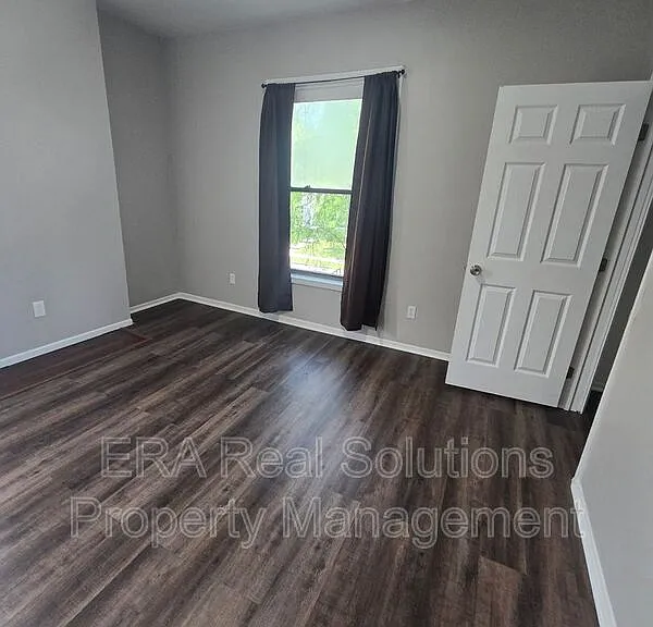 170 S Highland Ave — Photo 8