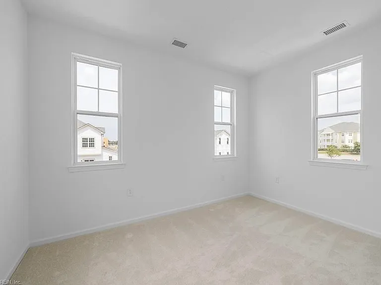 1749 Dresdon Ln — Photo 13