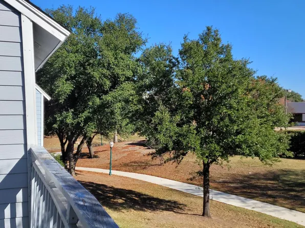 643 Cimarron Trl, Irving, TX