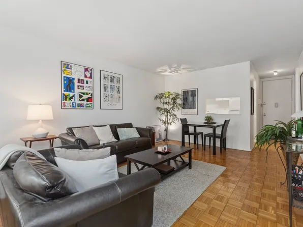 235 East 40th Street 9F image 3 of 19
