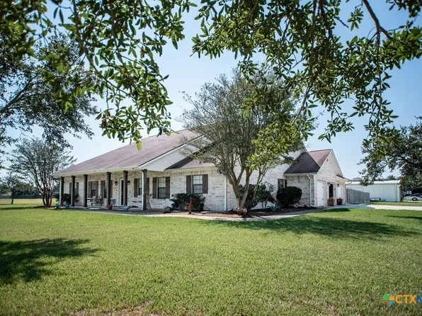 27 Wedgewood Dr, Port Lavaca, TX 77979