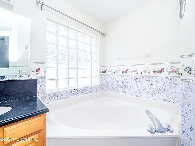 2704 Coachman Lakes Dr — Photo 34