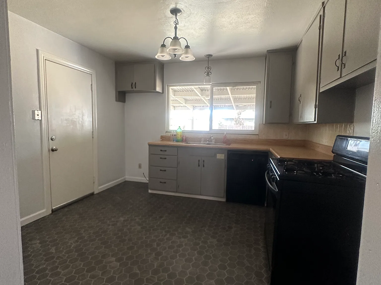 3 bed, 965 sqft, $2,350 — Photo 4