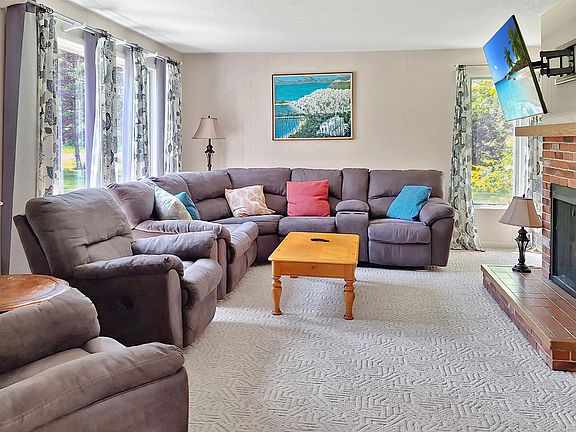 3rd image of 804 Middle Rd