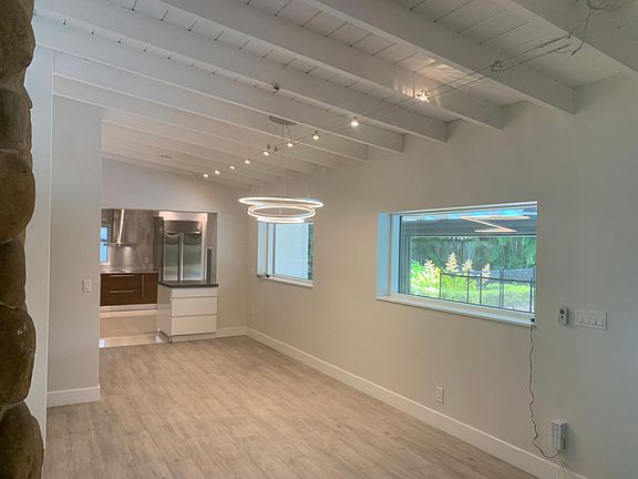 Dining Room Leading to Kitchen